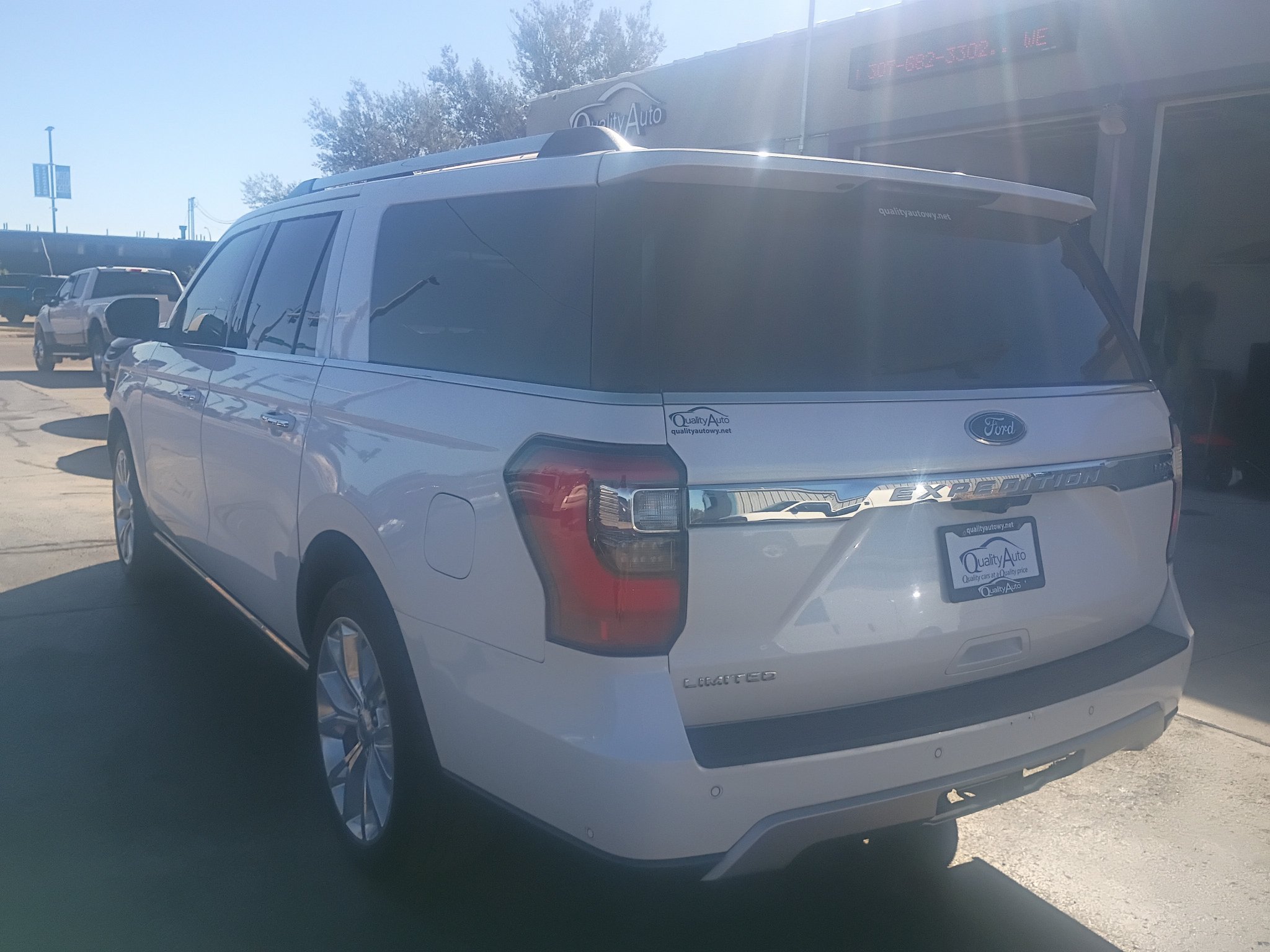 Used 2018 Ford Expedition Max Limited w/ Equipment Group 302A AWD/4WD image 8