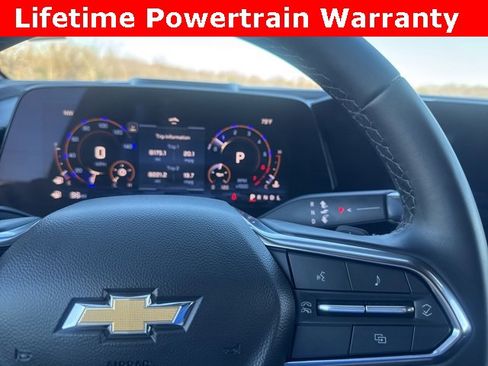 Used 2025 Chevrolet Suburban LS image 12