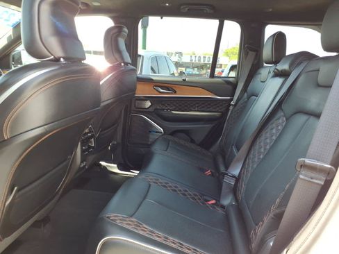 Used 2023 Jeep Grand Cherokee Summit AWD/4WD image 13