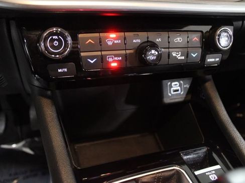 Used 2025 Jeep Compass Limited image 32