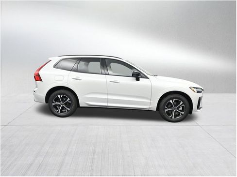 Used 2026 Volvo XC60 B5 Core AWD/4WD image 6