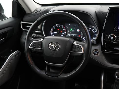 Used 2024 Toyota Highlander XLE AWD/4WD image 15
