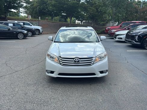 Used 2011 Toyota Avalon Limited FWD image 2