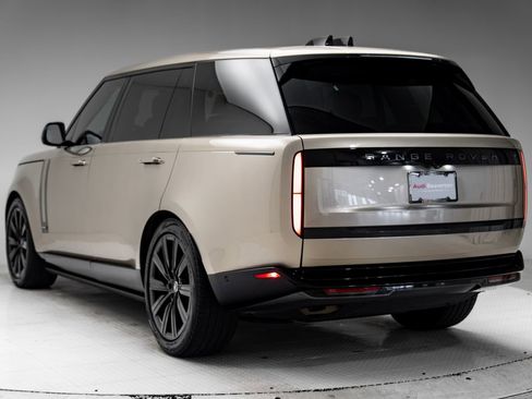 Used 2023 Land Rover Range Rover Long Wheelbase SE AWD/4WD image 3