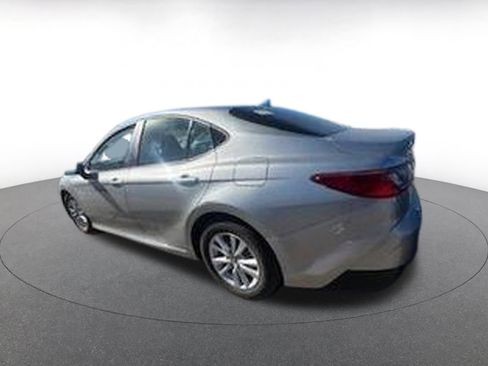 Used 2025 Toyota Camry LE image 4