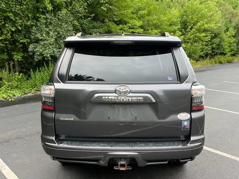 Used 2022 Toyota 4Runner TRD Sport AWD/4WD image 5
