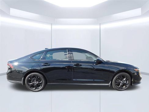 Used 2025 Honda Accord SE image 2