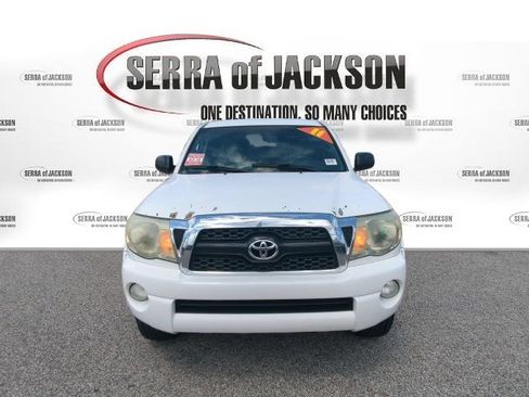 Used 2011 Toyota Tacoma PreRunner w/ SR5 Pkg #2 RWD image 3