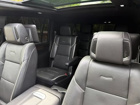 Used 2024 Cadillac Escalade ESV Premium Luxury w/ Performance Package AWD/4WD image 29