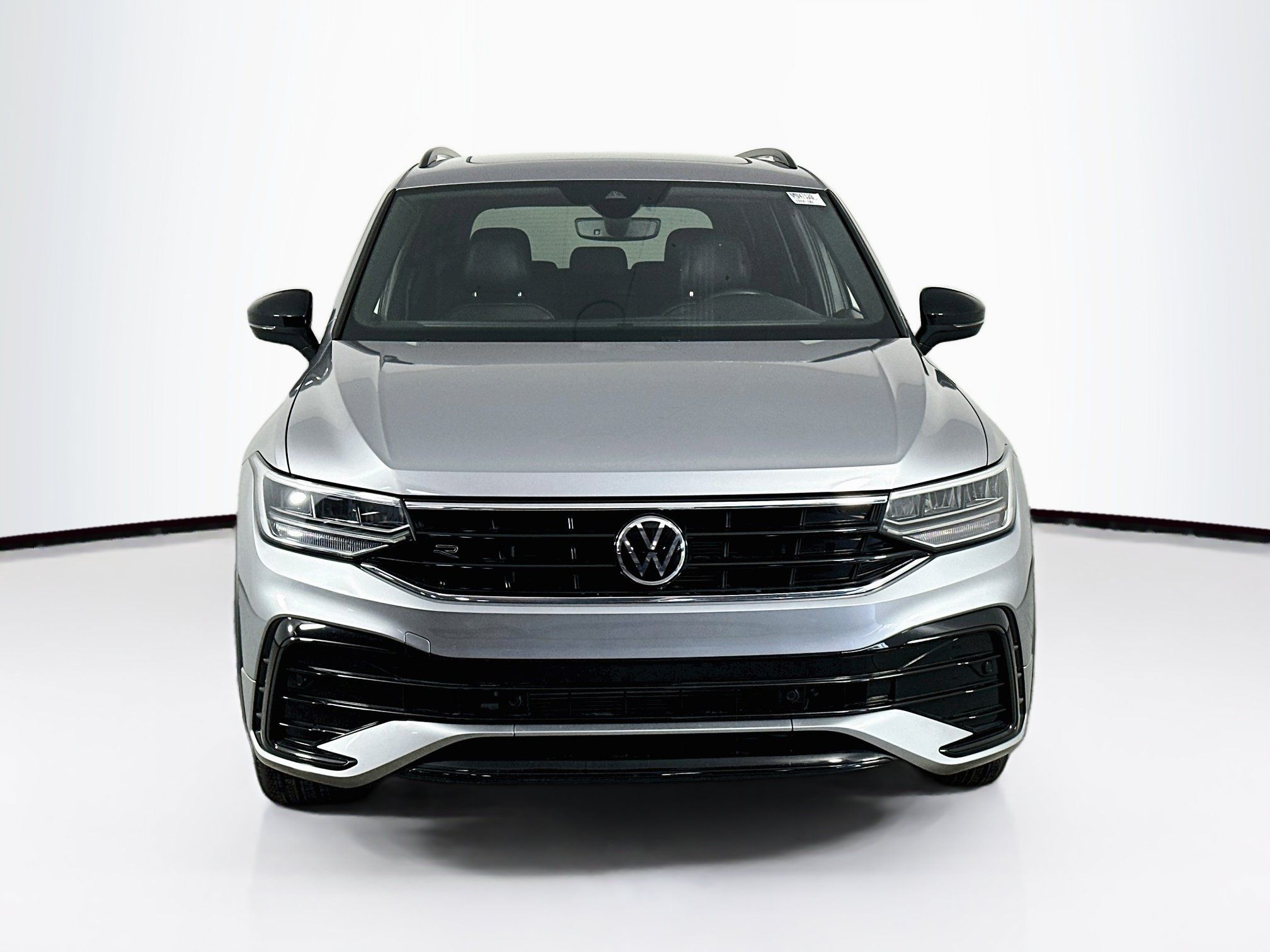 Used 2022 Volkswagen Tiguan SE R-Line FWD image 2