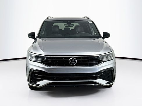 Used 2022 Volkswagen Tiguan SE R-Line FWD image 2