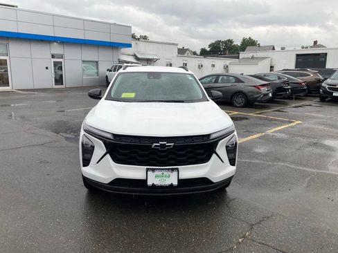 New 2026 Chevrolet Trax LT w/ Driver Confidence Package FWD image 2