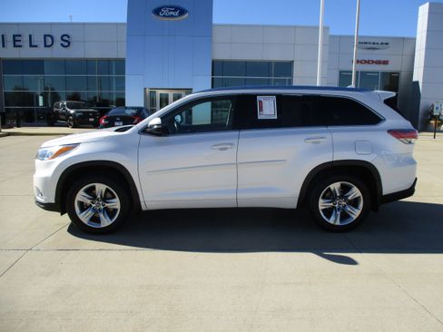 Used 2016 Toyota Highlander Limited image 2
