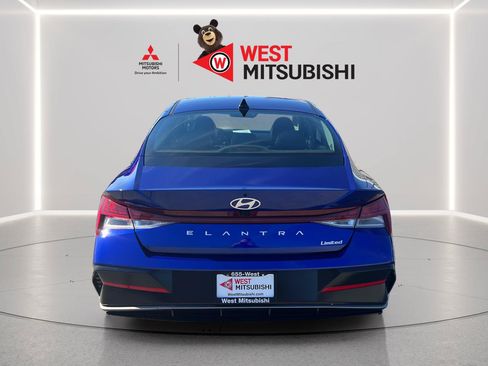 Used 2025 Hyundai Elantra Limited FWD image 5