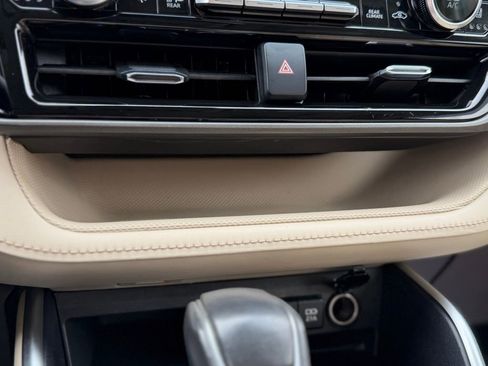 Used 2021 Toyota Highlander Limited image 29