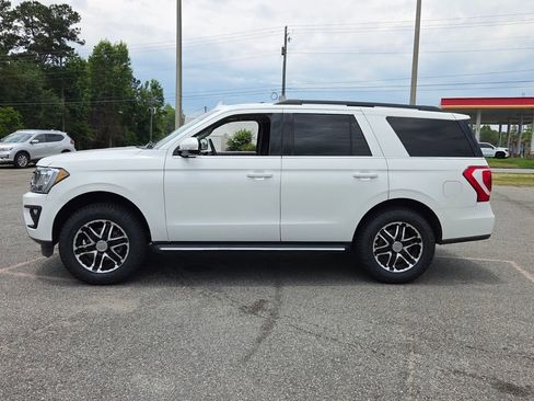 Used 2021 Ford Expedition XLT RWD image 2