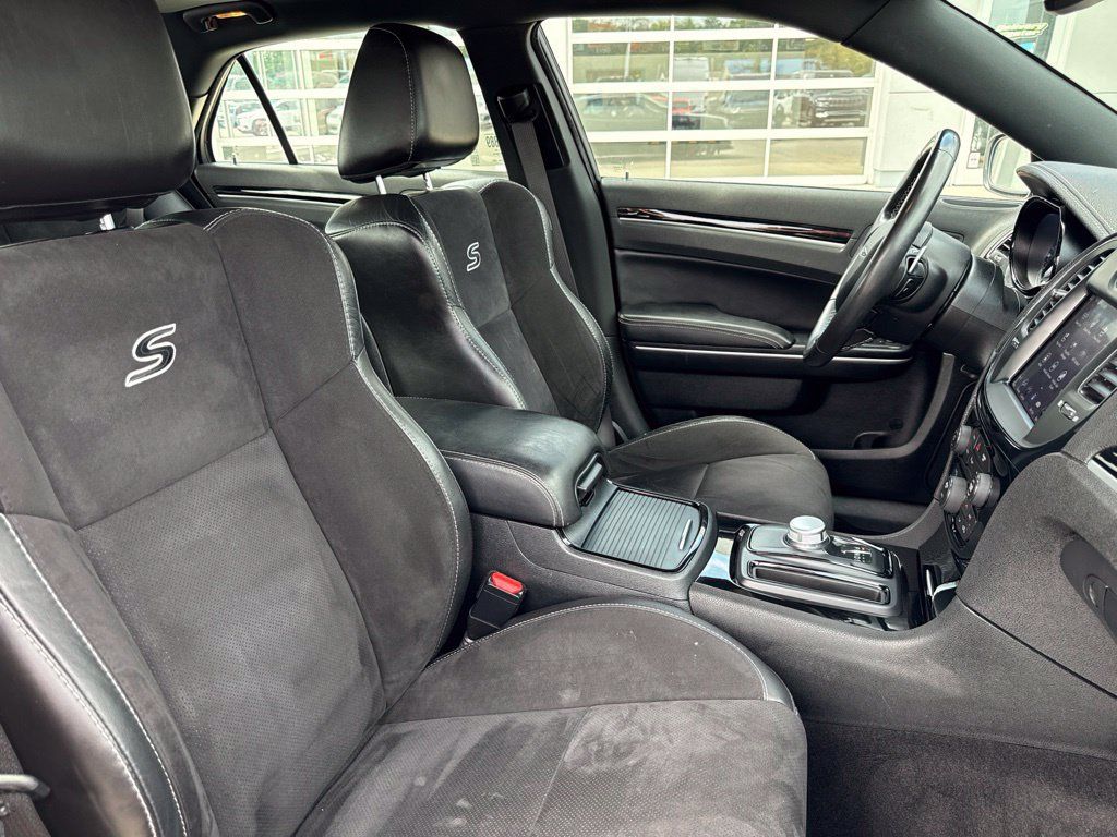 Used 2020 Chrysler 300 S w/ 300S Premium Group RWD image 40