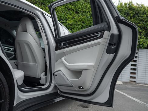 Used 2023 Porsche Panamera 4 Platinum Edition w/ Assistance Package image 29