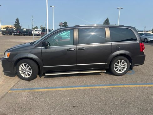 Used 2018 Dodge Grand Caravan SXT FWD image 5