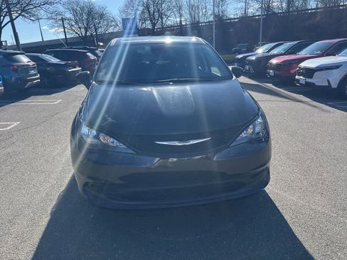 Used 2023 Chrysler Voyager LX image 7