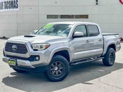 Used 2018 Toyota Tacoma TRD Sport w/ Technology Package RWD image 1