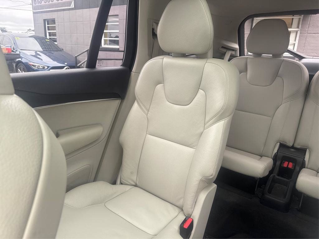 Used 2020 Volvo XC90 T6 Momentum AWD/4WD image 29