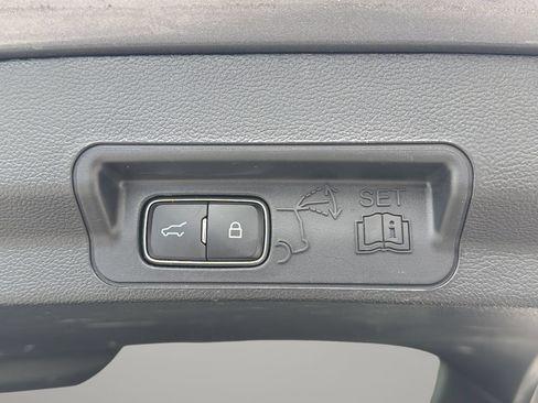 Certified 2023 Ford Explorer XLT RWD image 9