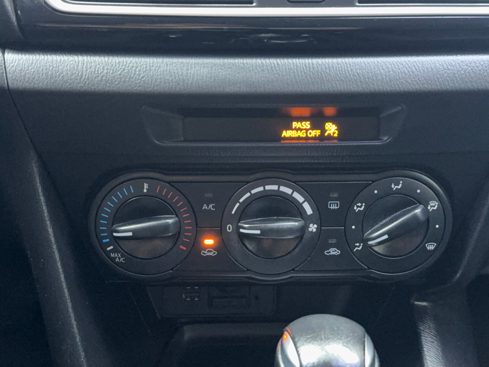 Used 2015 MAZDA MAZDA3 i Sport FWD image 27