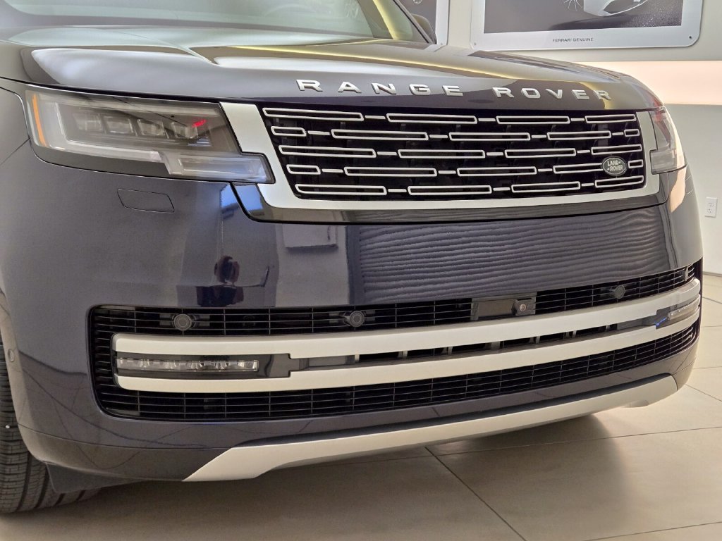 Used 2025 Land Rover Range Rover Autobiography AWD/4WD image 4