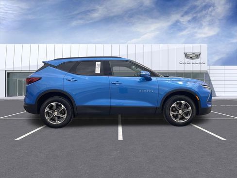 Used 2024 Chevrolet Blazer LT FWD image 9