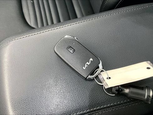 Used 2023 Kia Sportage SX FWD image 13