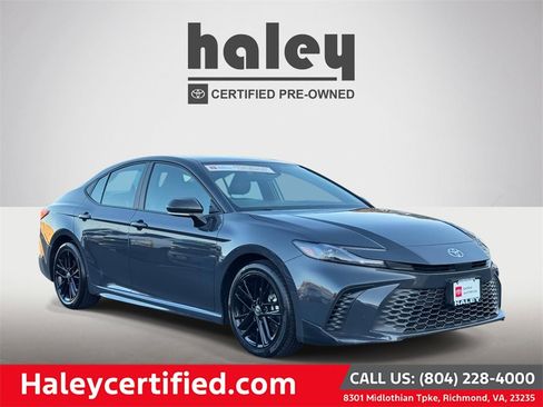 Used 2025 Toyota Camry SE image 1