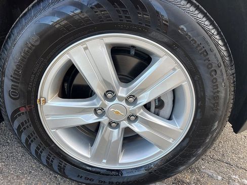 Used 2022 Chevrolet Trax LT w/ LT Convenience Package image 9