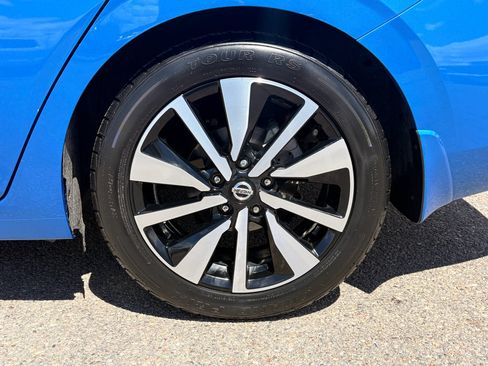 Used 2021 Nissan Sentra SV w/ SV Premium Package FWD image 9