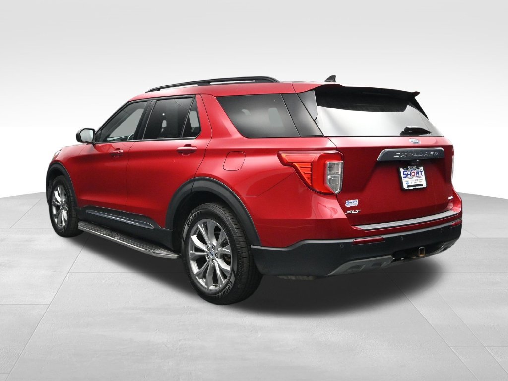 Used 2021 Ford Explorer XLT w/ Equipment Group 202A AWD/4WD image 3