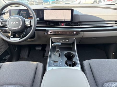New 2026 Kia Carnival LX FWD image 9