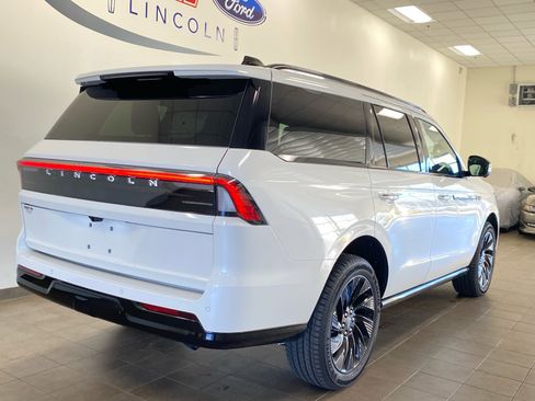Used 2025 Lincoln Navigator Reserve w/ Jet Appearance Package image 10