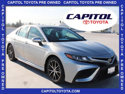 Used 2023 Toyota Camry SE image 1