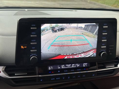 Used 2021 Toyota Sienna XLE w/ XLE Plus Package AWD/4WD image 23