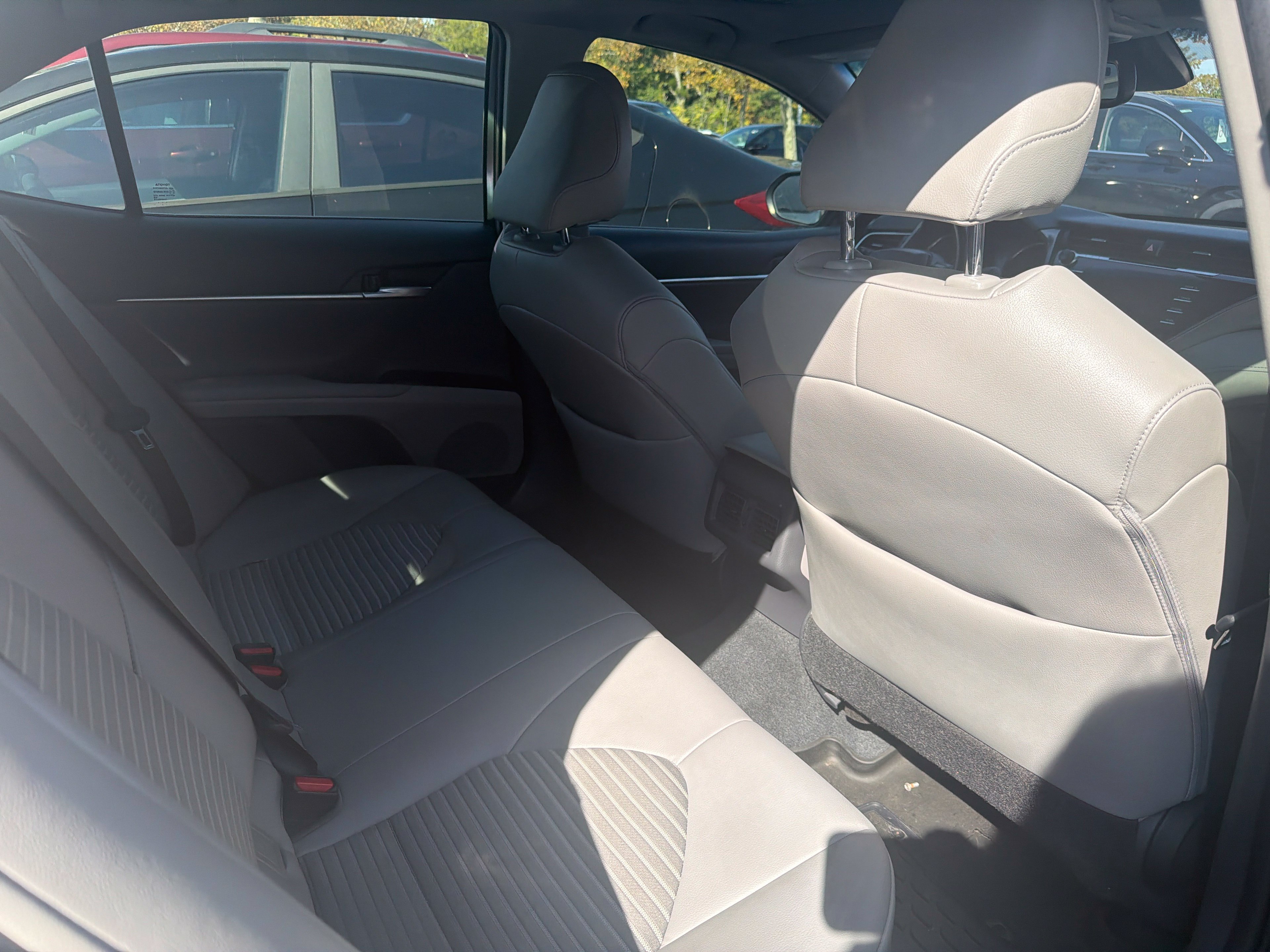 Used 2018 Toyota Camry SE w/ Audio Package FWD image 8