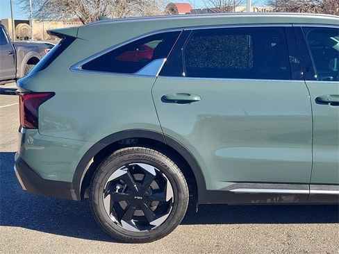 Used 2025 Kia Sorento EX image 4