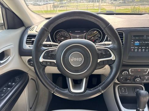 Used 2020 Jeep Compass Latitude w/ Popular Equipment Group FWD image 19