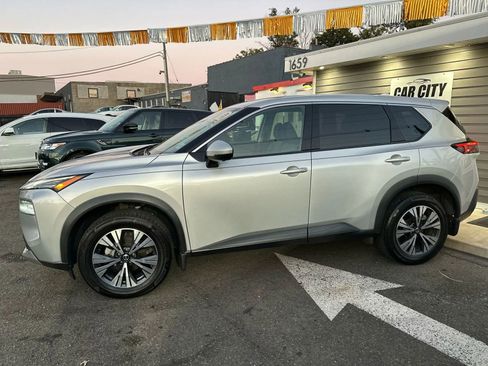 Used 2021 Nissan Rogue SV image 8