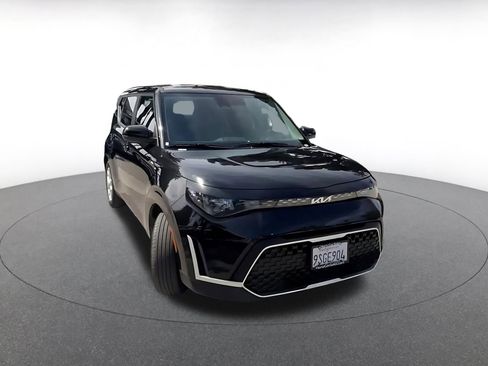 Used 2025 Kia Soul LX w/ LX Technology Package image 3