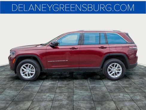 Used 2023 Jeep Grand Cherokee Laredo image 7
