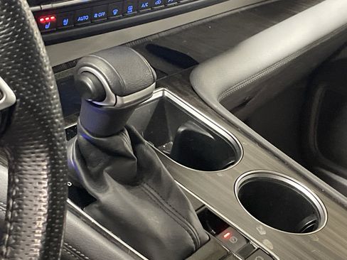 Used 2022 Toyota Sienna Limited image 7