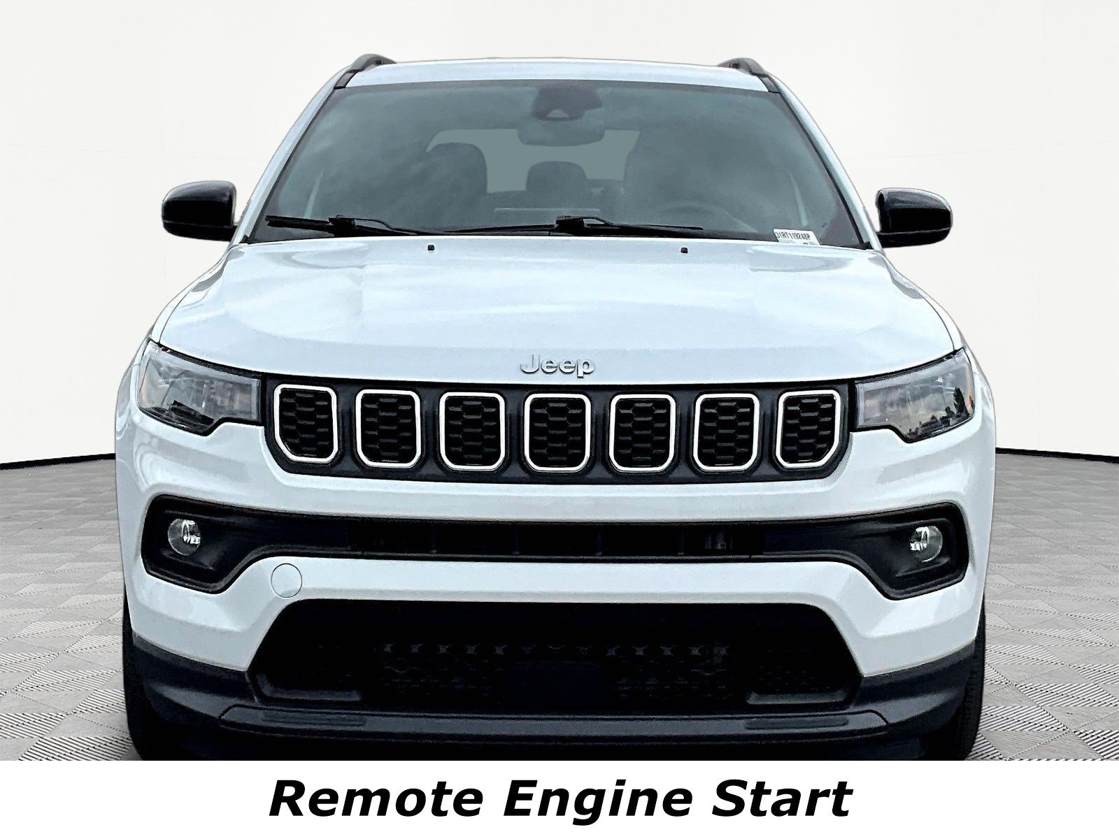 Used 2024 Jeep Compass Latitude AWD/4WD image 2