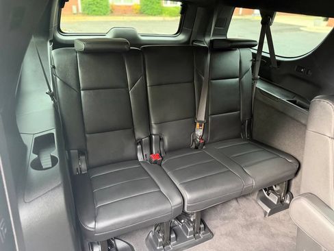 Used 2024 Cadillac Escalade ESV Luxury RWD image 19