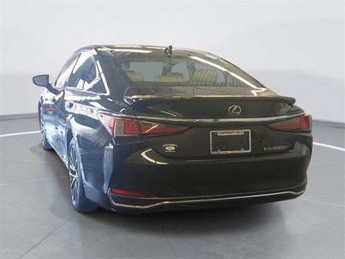 Used 2022 Lexus ES 300h w/ Premium Package image 5