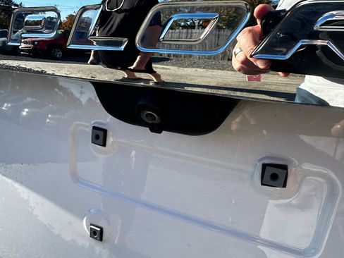 Used 2021 Ford Explorer XLT w/ Equipment Group 202A image 8